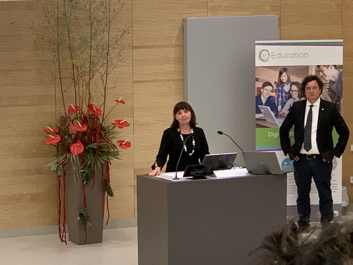 PetaTrat's tweet photo. Eröffnung im überfüllten Hörsaal bei den eEducation Praxistagen #eept https://t.co/DESN3ZS2q1