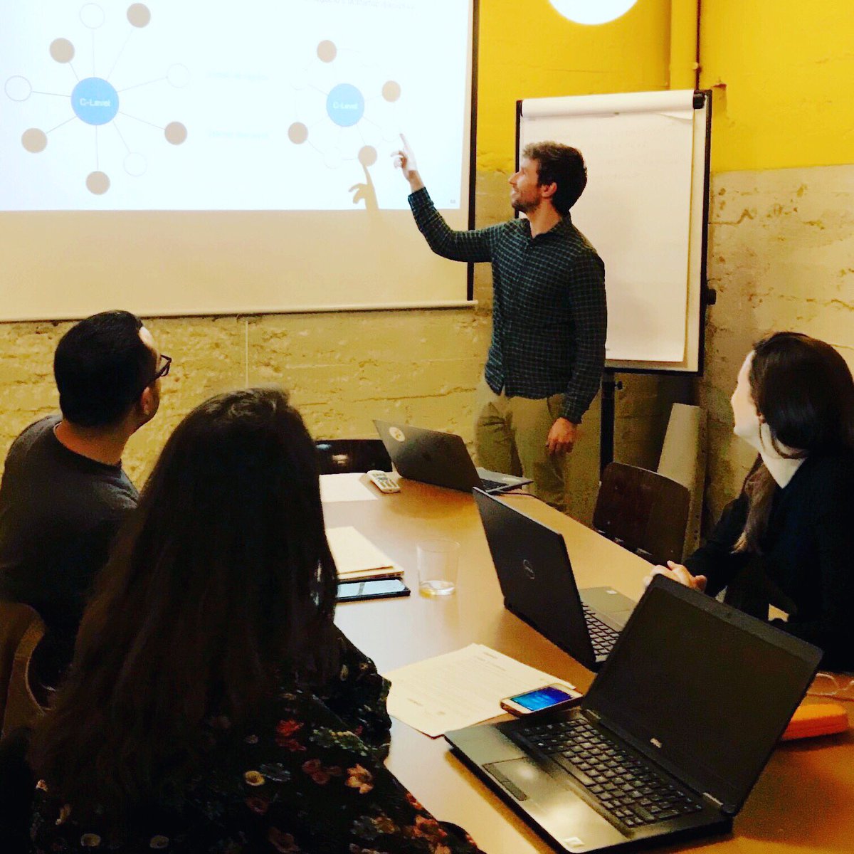 foxize's tweet photo. ¿Sabes qué es la innovación disruptiva? Lo cierto es que existe mucha confusión entorno a este tipo de estrategias y modelos de negocio.
Nuestro #ProfeFoxize Alejandro Pardo Honrubia nos explica las claves para innovar de forma disruptiva en: https://t.co/2pHhoqiTl9 #innovacion https://t.co/hxHP2ygl5S