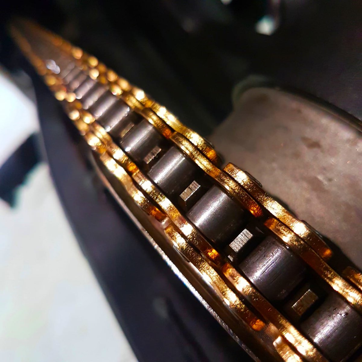 TDR_RACING's tweet photo. Racing Chain TDR 415ER with high precision design to transfer engine power perfectly. Thinner chain design produce lighter cycle to increase acceleration, fuel efficiency and better durability. - https://t.co/bnY34gZP7y

#HighPerformanceWheelSystems #Handling #WheelSystems #Chain https://t.co/Jg1b55aKqB