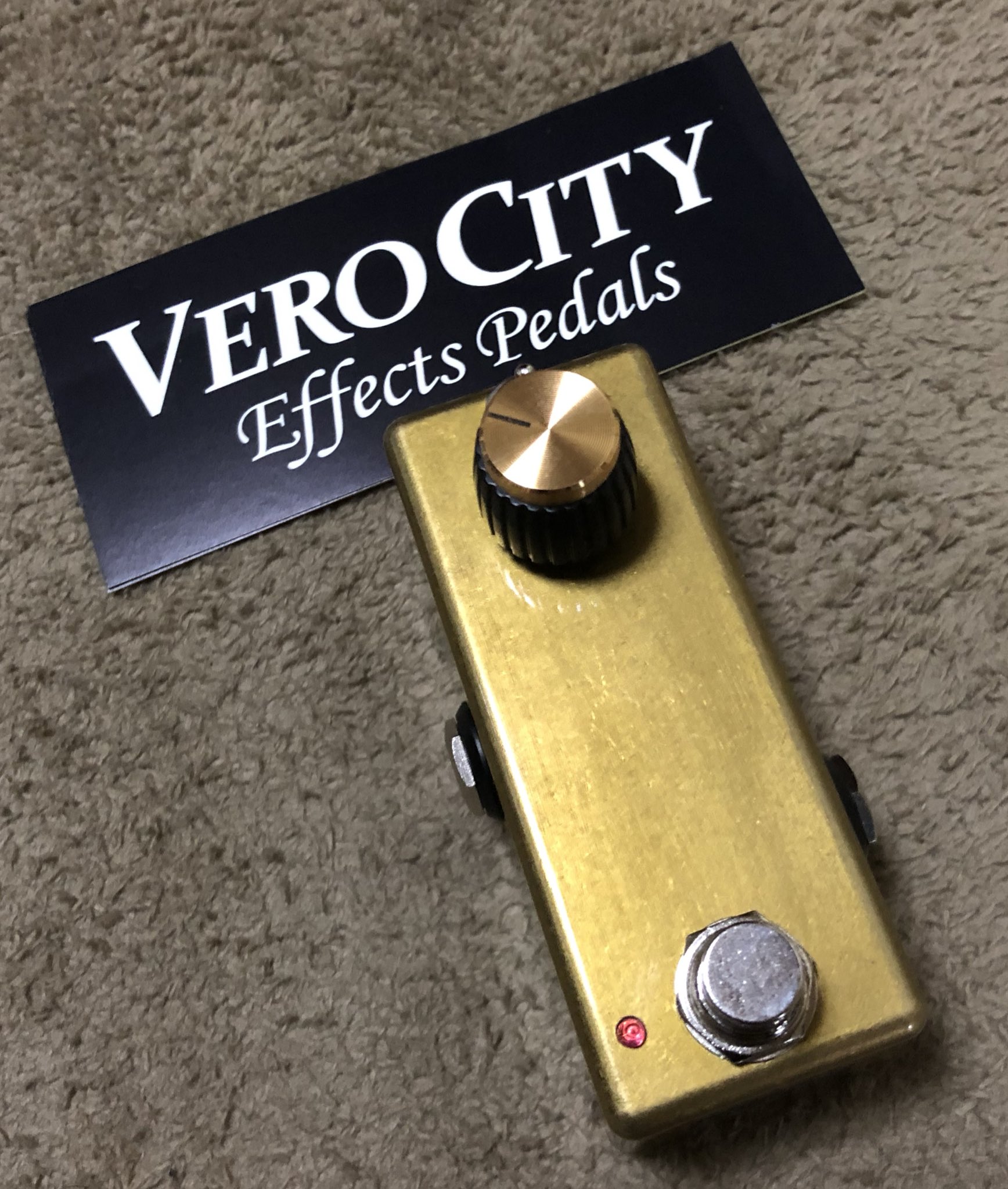 VeroCity Effects Pedals - High-gain expander / Twitter