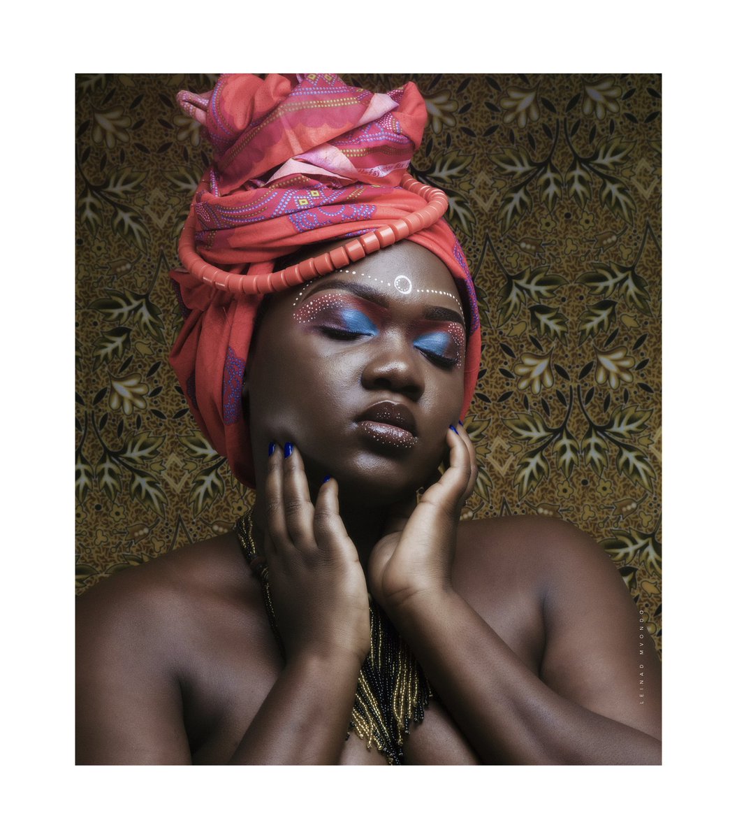 TheFaceArt's tweet photo. Art'Action Competition acte 2
Shooting commercial

Model : @anais
Pictures : @LeinadMvondo
Make-up : @winifred winner de la première édition
D. A : @hyacinthearmel

#artaction #beautiful #madeincameroun #makeup237 #makeup #maquillage https://t.co/PJ8DTsbZja