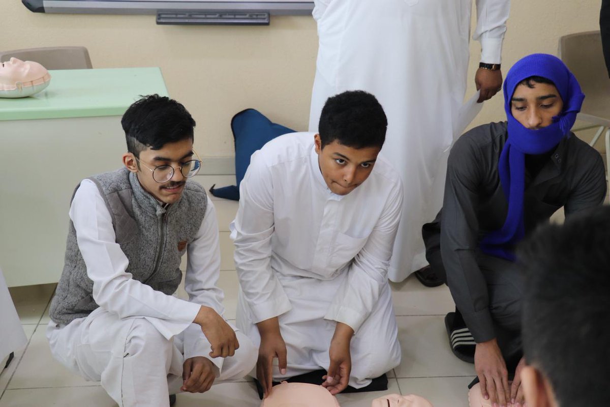 ندوة تثقيفية عن الإنعاش الرئوي مقدمة لطلاب المرحلة الثانوية