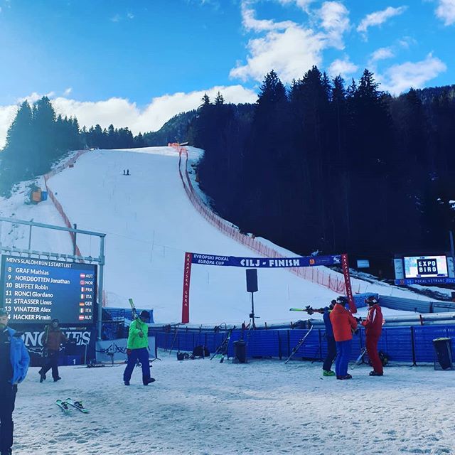 One last race here in @kranjskagora! Final slalom of Europa cup for the season! 🙌 And the weather is perfect! ☀️ #europacup #vitranc2019 ift.tt/2J7XuHX