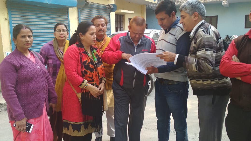 EastDelhiDialog's tweet photo. Here are the teams of our dedicated and hardworking volunteers in East Delhi for #EastDelhiDialogue. They are gonna leave no stone unturned to reach to you in person.

In photos: Teams from Mayur Vihar Phase 1 and IP Extension.

#AtishiForEastDelhi #AtishiForChange #AtishiForMP https://t.co/xpBT5yLDnT