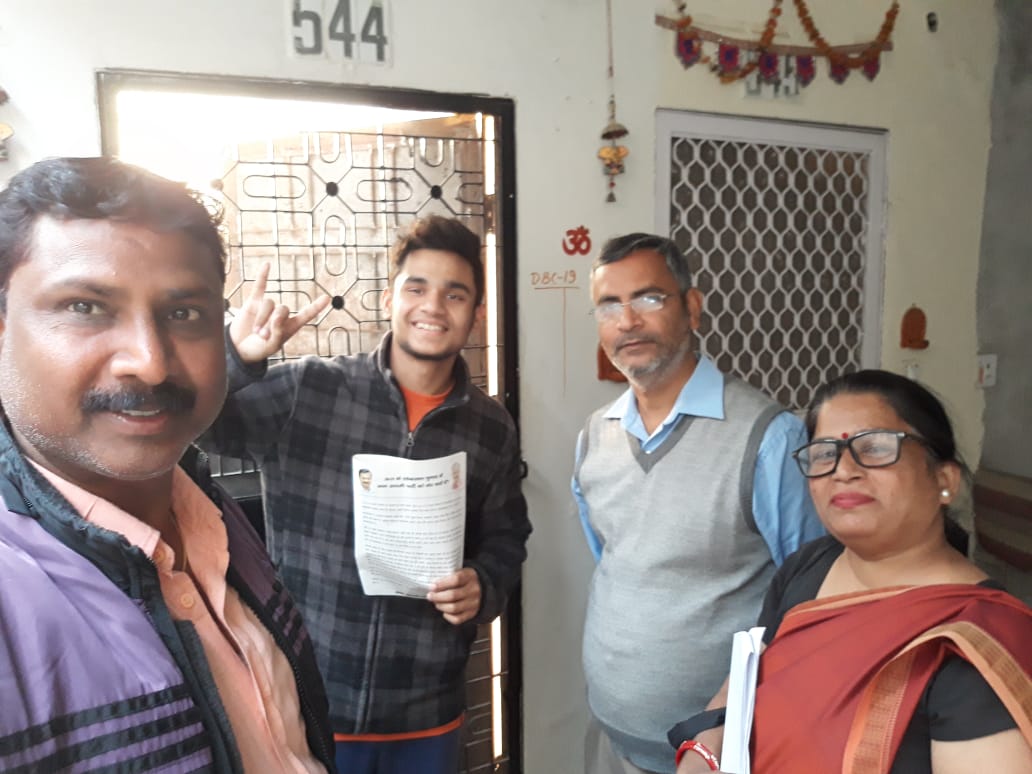 EastDelhiDialog's tweet photo. Here are the teams of our dedicated and hardworking volunteers in East Delhi for #EastDelhiDialogue. They are gonna leave no stone unturned to reach to you in person.

In photos: Teams from Mayur Vihar Phase 1 and IP Extension.

#AtishiForEastDelhi #AtishiForChange #AtishiForMP https://t.co/xpBT5yLDnT