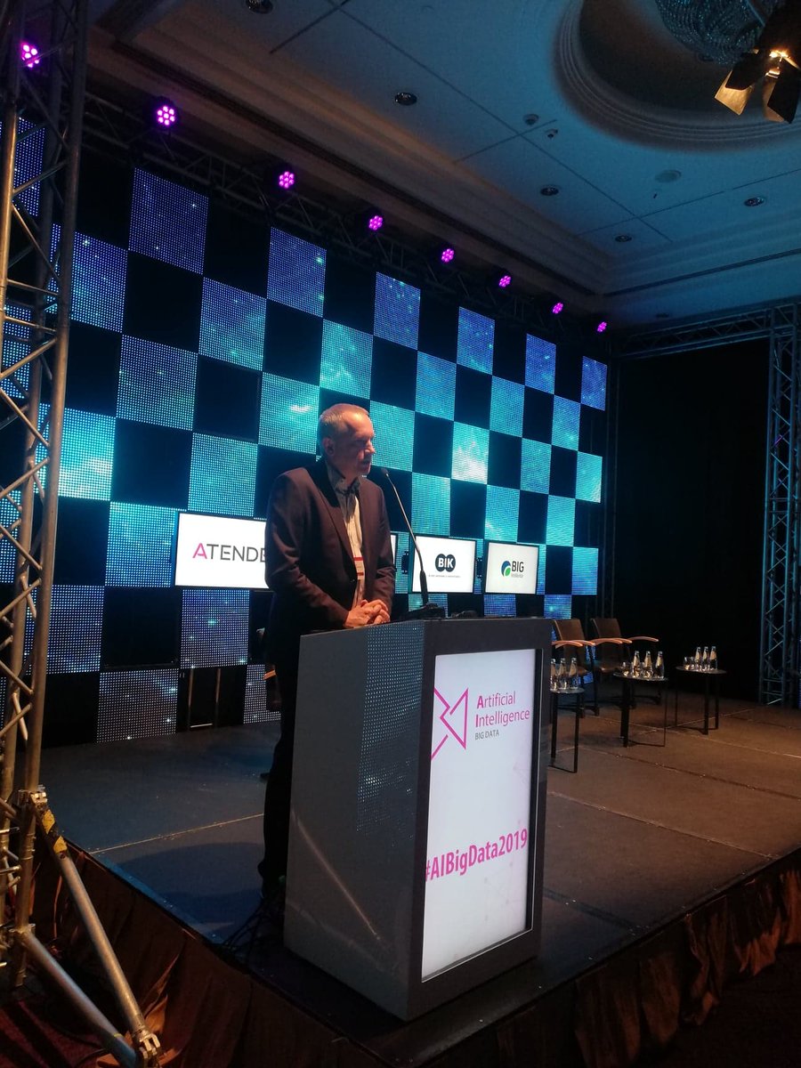 BigDataCEE's tweet photo. Ruszamy! 🔥 @tomasz_motyl oficjalnie otwiera 10. edycję AI &amp; Big Data Congress. 😍 #AIBigData2019 https://t.co/rA925w8aJl