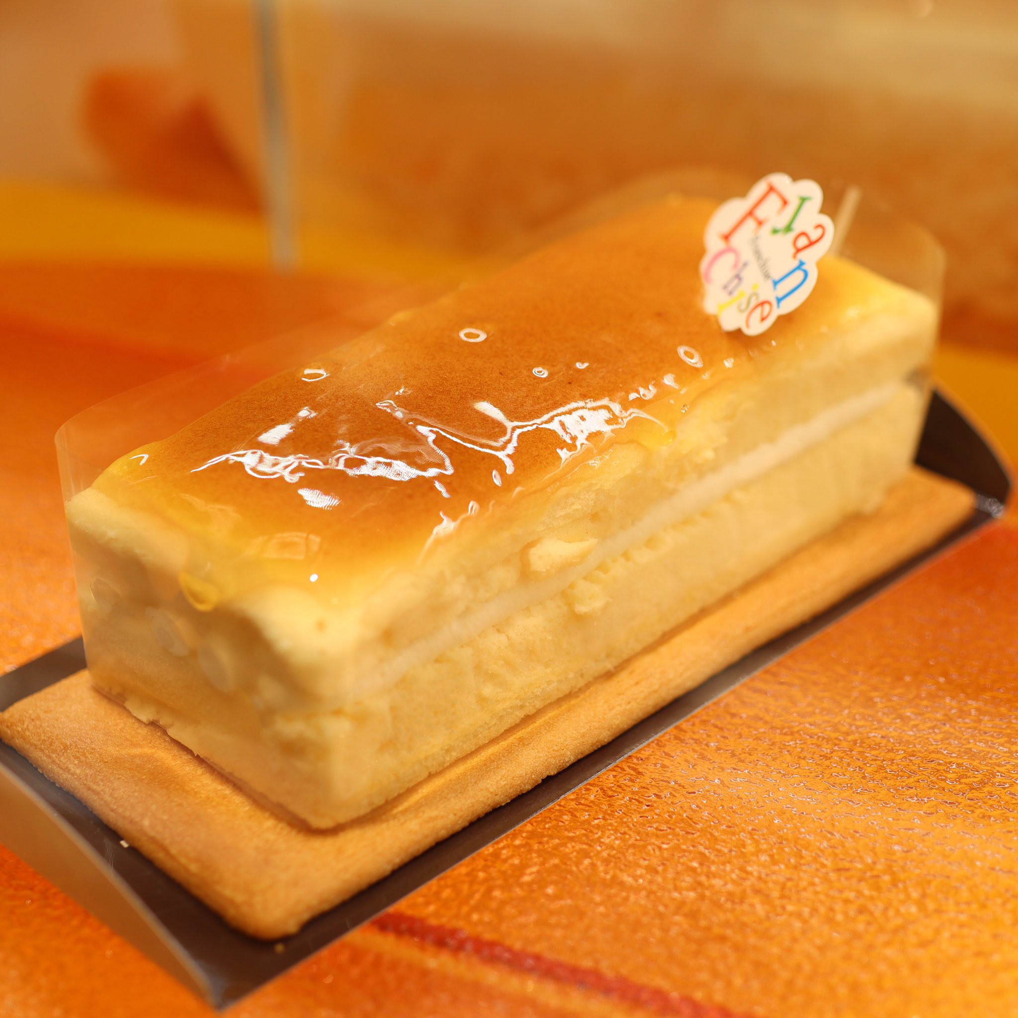 阪神百貨店 公式 ホワイトデーにおすすめ チーズケーキ しっとりふわふわなチーズケーキに こだわりのチーズ クリームをサンドした フランシーズ チーズバー 1個 1 296円 阪神の ホワイトデー 19 T Co Uyy1qcp9u5 阪神梅田