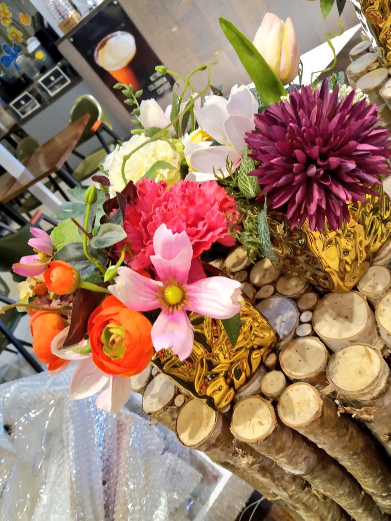 khss101's tweet image. 인생은 정해진
맬로디가 없는 즉흥재즈
음악과도 같습니다
삶속의 모든
변수를 내가 조정할수없고
그때그때 주어진
상황속에서
나의 스타일을 찾아
내 음악을 만들며
살아야 하기 때문입니다

☆_내인생 내스타일,혜민스님