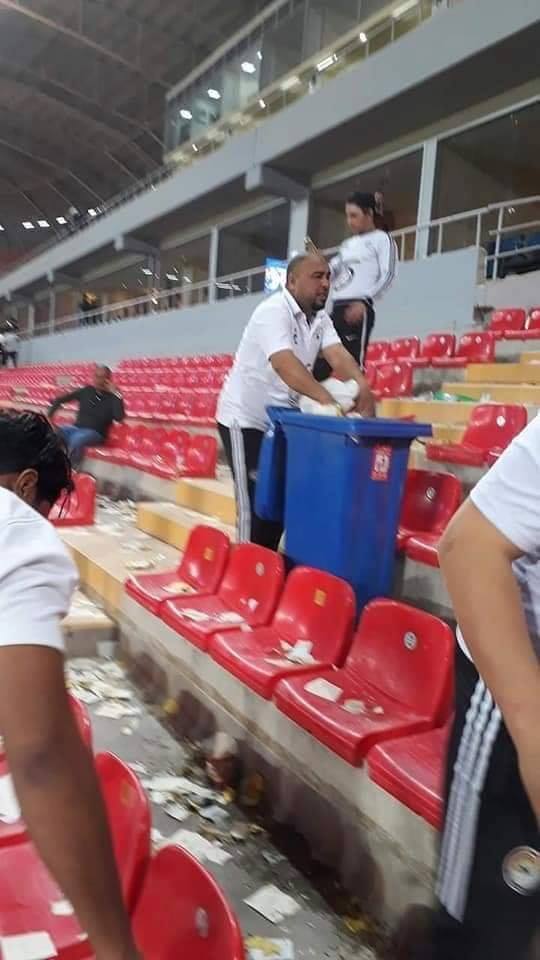 Yalla_EN's tweet photo. Al-Zawra’a SC fans clean up the #Karbala International Stadium at the end of the match between the Iraqi Al-Zawra’a and UAE’s Al-Wasl in the #AFC Champions League. #UnexpectedIraq #IraqStrong https://t.co/E6TQNGbZvm