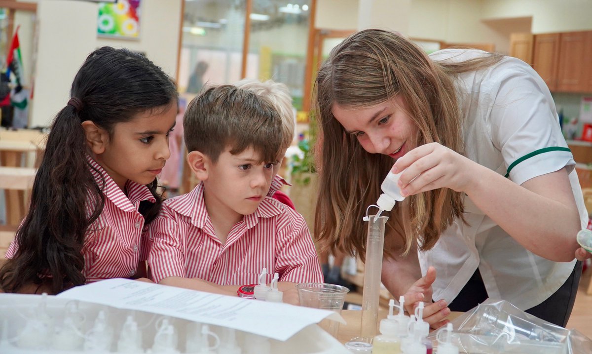 DESSDubai's tweet photo. We are loving the @descdubai students, showing our children super cool experiments #DESS_StemWeek2019 @descscience https://t.co/0lwmzDNDsL