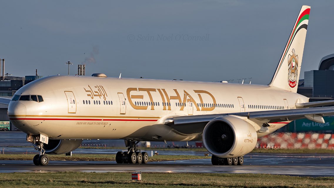 Shamrock715_'s tweet photo. Etihad 23N (A6-ETS - B77W) of @EtihadAirways lining up on 28 @DublinAirport as #ey42 to Abu Dhabi Int’l
09-02-2019
#etihadairways #boeing #boeing777 #b777 #dublinairport #aviation #avgeek https://t.co/vPkJ3ObUwz
