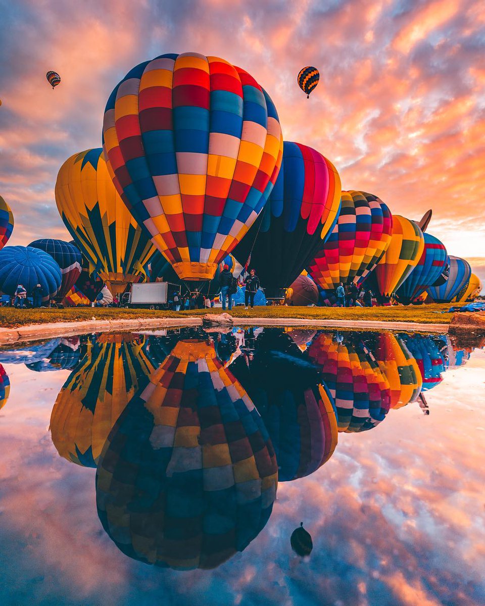 The international Balloon Fiesta in #Albuquerque #NewMexico #USA🇺🇸📸 #travelmore #travelnow #travelworld #traveling #travelscene #beautifulplace #beautifulworld #bestplacetogo #placetovisit #photooftheday #adventureawaits #awesome #exploreworld #visit #TTOT #RT #wanderlustXL