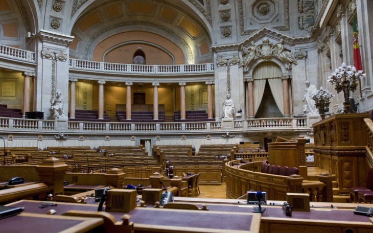 MorenoG_Agustin's tweet photo. Portugal, todo un ejemplo: Condena de prisión para los políticos que ocultan ingresos. El Parlamento aprobará que sea un crimen de desobediencia calificada punible con hasta 3 años de prisión, además de la pérdida de mandato o de la destitución del cargo.
https://t.co/uUSkV0Z0Og https://t.co/EAZcgTUH0g
