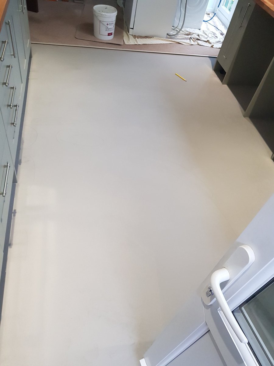 richargie's tweet photo. Next day after using @FBallUK #stopgap1200pro at 1st glance looks spotless. But when fitting @KarndeanFloors it has to be perfect. So I use #500micro. Sticking the the fballsystem #4floorfittings https://t.co/Ge5tLzJPlx