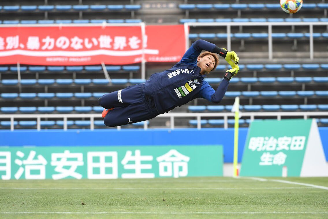 今シーズンから普段の練習着とは別に公式戦ウォーミングアップ用ウェア