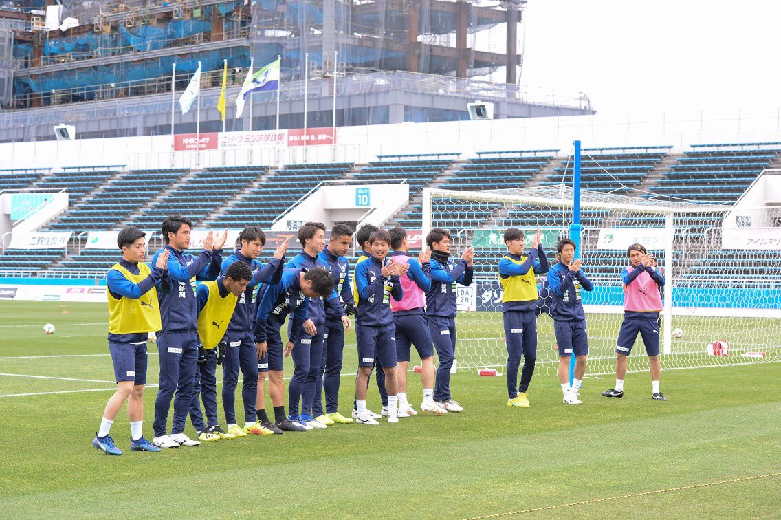 今シーズンから普段の練習着とは別に公式戦ウォーミングアップ用ウェア