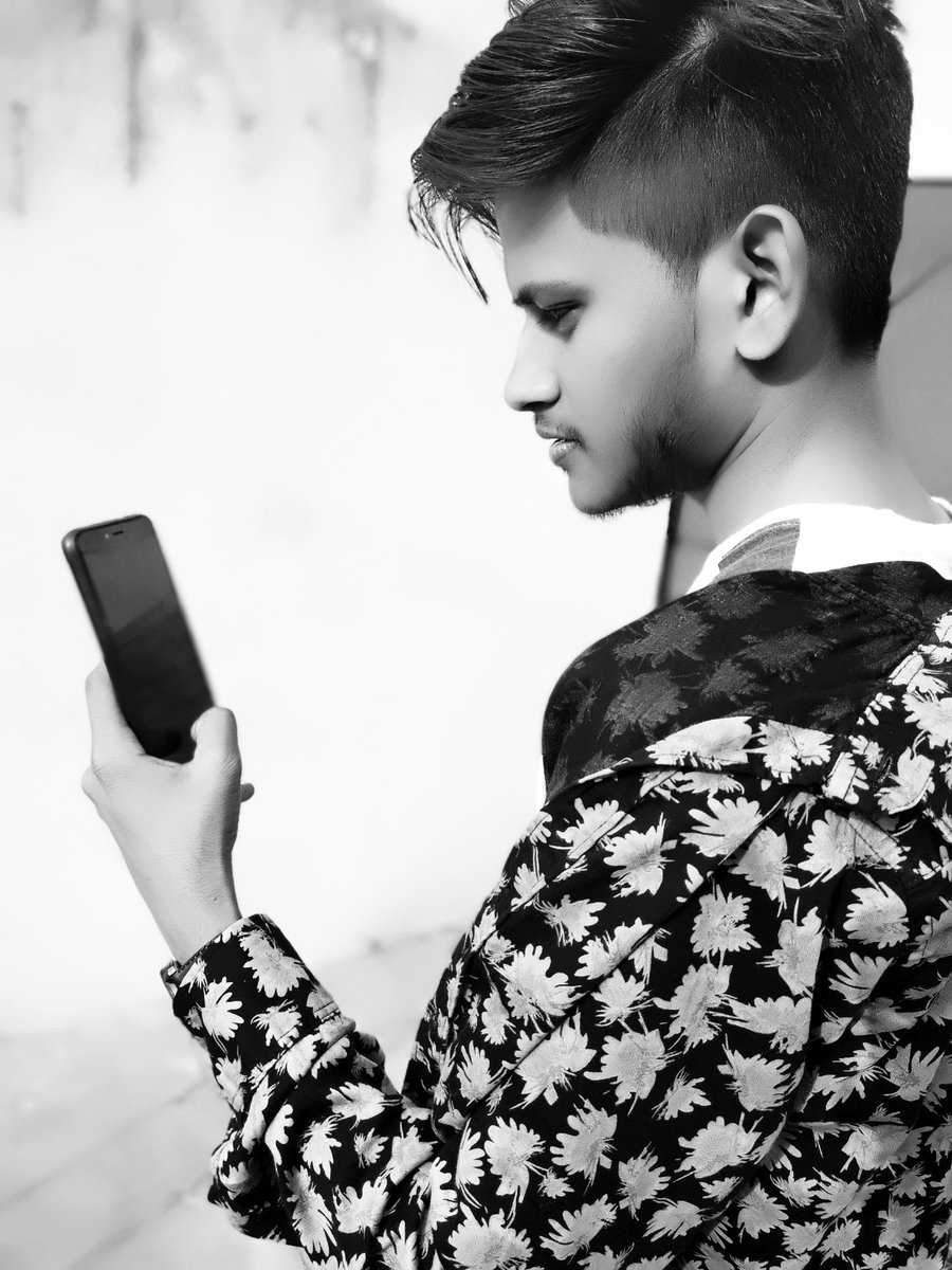 s2rapper1's tweet photo. @PawarDivakar @Iamtilakrajoff4 @itsaadee @FalakShabir1 #s_2_rapper #s_2rapper #Model3 #Model3 #Viral_SMS https://t.co/zhgA5S4lvq