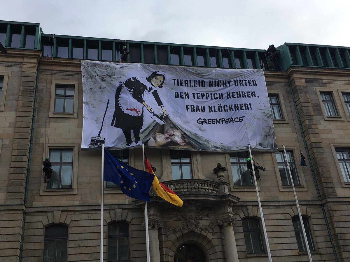 millevagues's tweet photo. #tierleid #aktion #greenpeace #berlin https://t.co/kNIr8oIuwm
