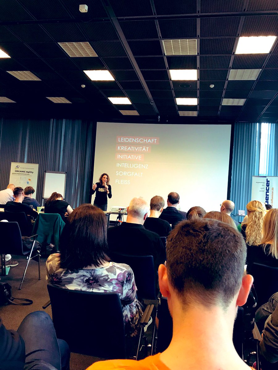 kiLearning's tweet photo. Yeah, zum Glück war ich pünktlich bei der #abit2019 um die Keynote von @anjafoerster zu hören. Freue mich auf die Sessions und den #GameTrack morgen! https://t.co/fgCr973mws