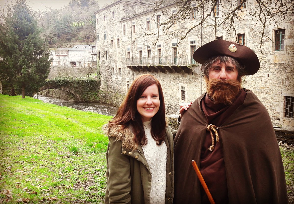 CaminosConArte's tweet photo. Peregrinos medievales que viajan en el tiempo al #MonasteriodeSamos 😍 
¡Buen Camino! Próximamente en... @brujulatiempo 🎬🎥 

#CaminoFrancés #Lugo #Jakobsweg #peregrinos https://t.co/bhDMB4jqoL