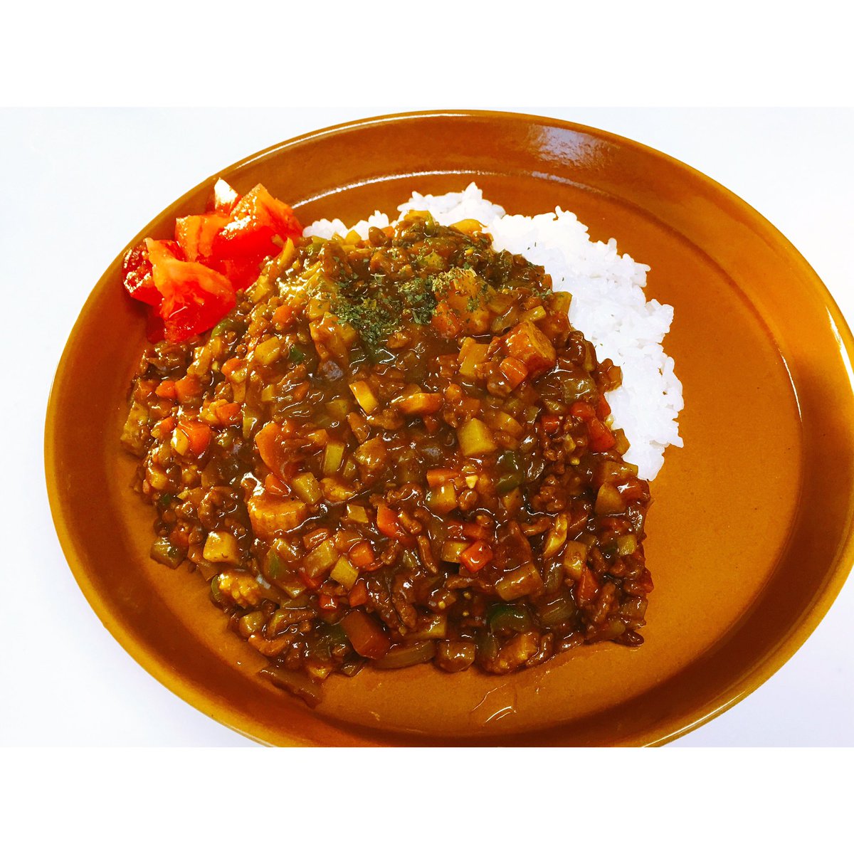 7_fe3's tweet photo. 野菜たっぷりキーマーカレー
#キーマーカレー #夕食 #夕飯 #旦那さんご飯 #家族ご飯 #節約料理 #簡単料理 #カレー #料理 #料理好きな人と繋がりたい #野菜たっぷり #ヤングコーン #トマト #dinner #husbanddinner #familydinner #tomato #curry #instagood #masalap #food #youngcorn #piment #potato https://t.co/5SA90dM1XN