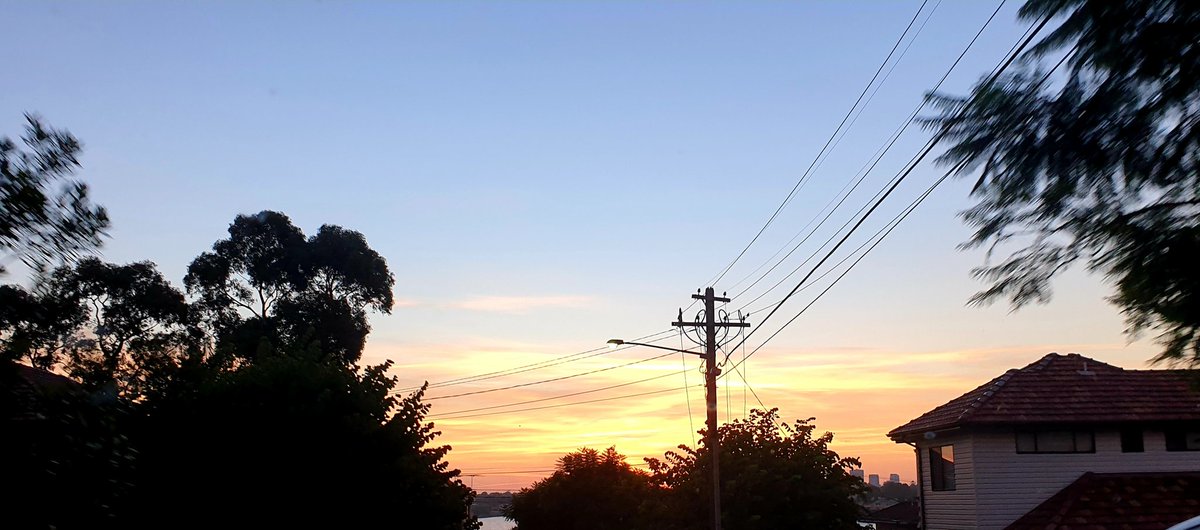 CherScheff's tweet photo. Sundown skies #Steetview https://t.co/s3IJRBpOGe