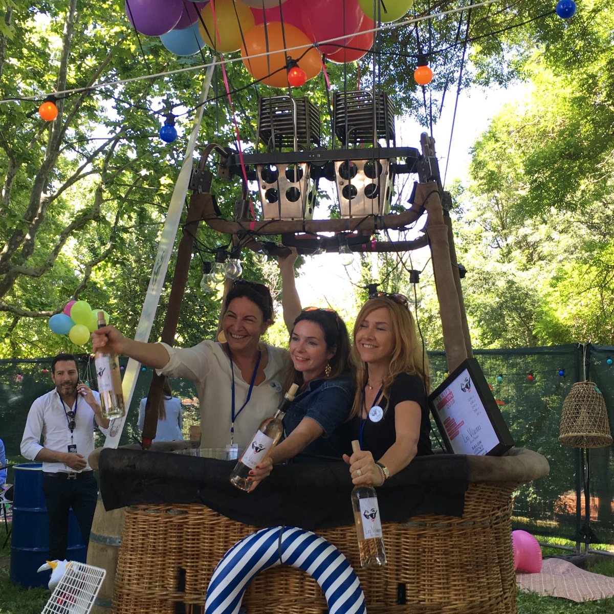 missandwine's tweet photo. #LesVilaines débarquent sur #Missandwine et avec elle c'est le soleil de #Provence qui complète notre gamme de rosé... Découvrez l'histoire de ces 3 amies passionnées de #vins sur https://t.co/dFXWAn2hmD 
#womendowine #winelovers #wineaddict #wineshop #vin #aixenprovence https://t.co/HGASOrJivy