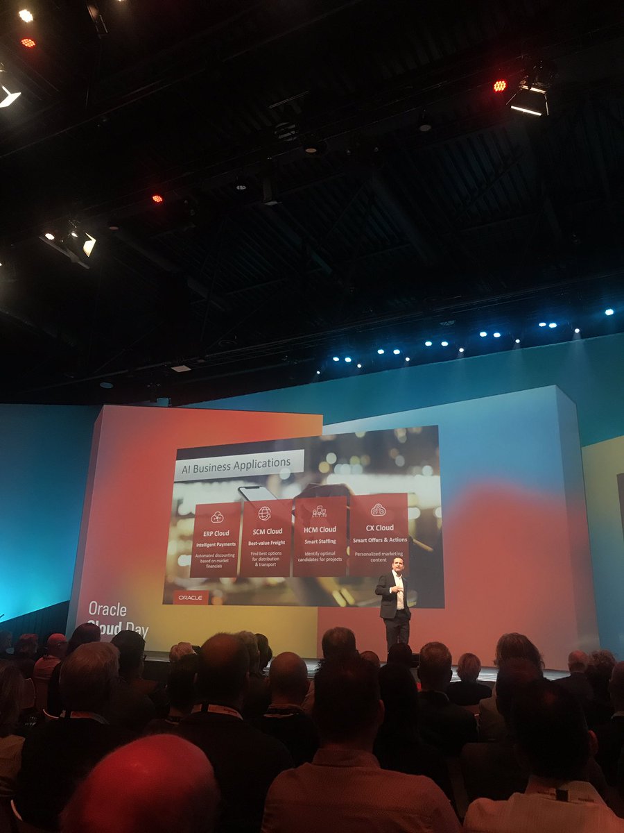 pakasi's tweet photo. Intelligent business applications using AI and ML @andrewsutho #clouddaynl #oracle #yourtomorrowtoday #ai https://t.co/pMaRQXnbxG