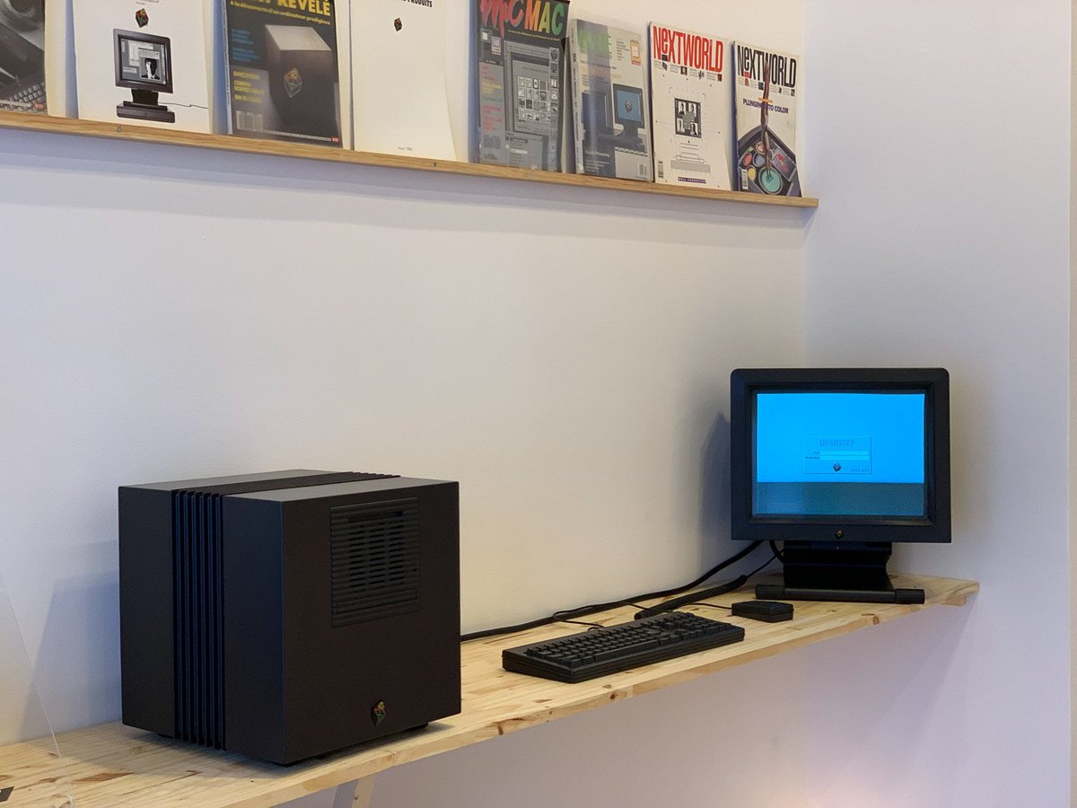 marcmonticelli's tweet photo. #Web30 Si vous voulez découvrir la machine sur laquelle le web a été inventé (et sans laquelle le web n'aurait pas été inventé) exposition #OldBlackIsTheNewBlack à l'#OctopusGallery #NeXT30 https://t.co/iWRGac0Gf4