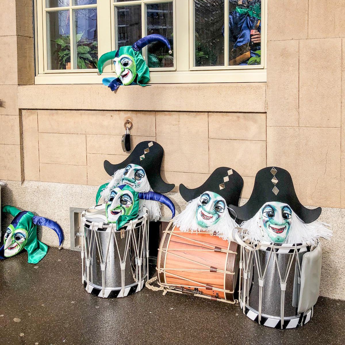 baseltourism's tweet photo. Today it's the Children's Carnival in Basel.😊 https://t.co/l9wksTdAuf #lovebasel #fasnachtbasel https://t.co/wHQOb73ik3