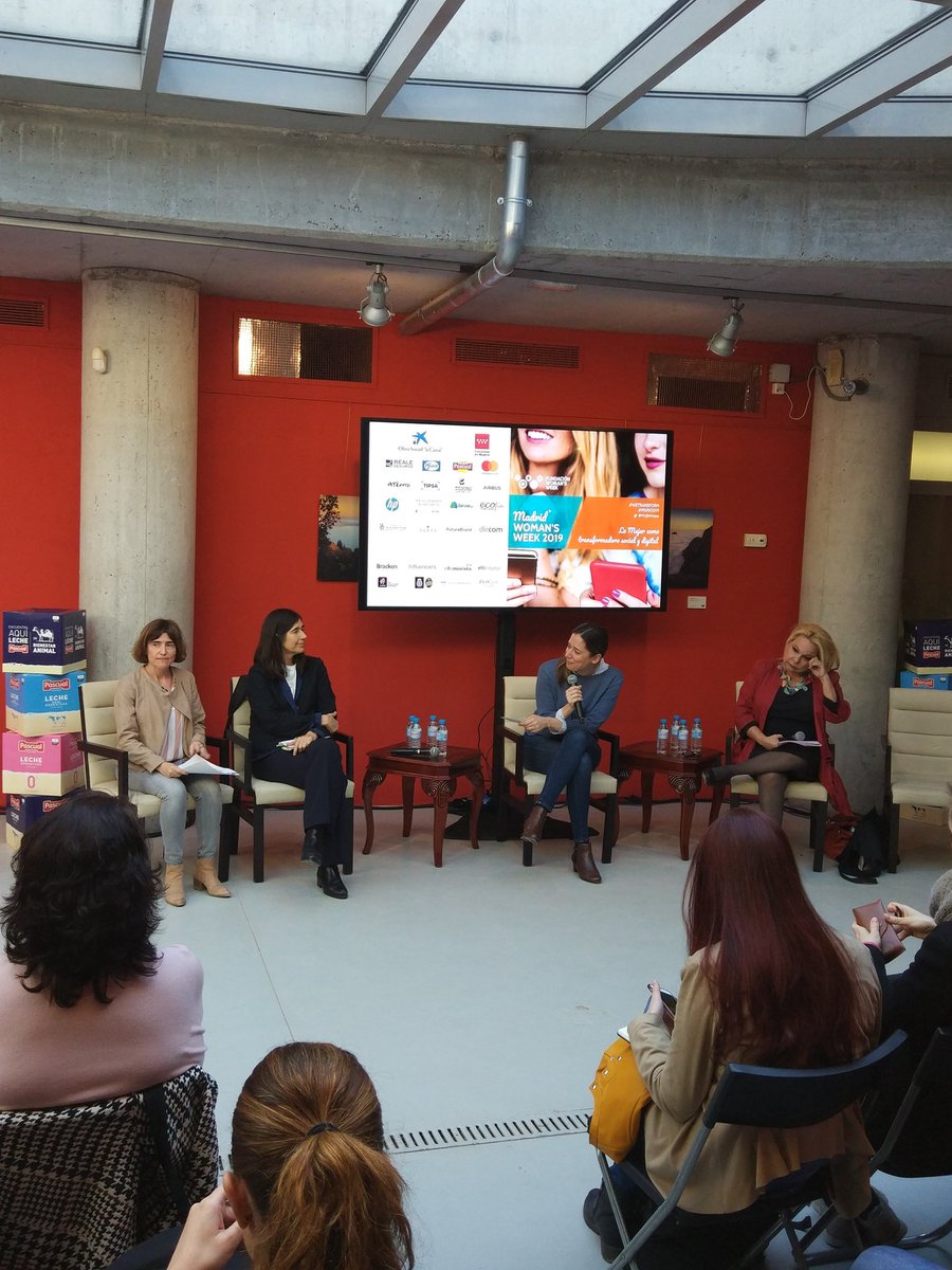 RJBOTANICO's tweet image. "Referentes femeninos en la Ciencia" en el 2° día de la @mujerMWW. Nuestra compañera del @RJBOTANICO, la investigadora Isabel Sanmartín, a la izquierda, como referente en estudios punteros en Biogeografía. #WeTransform #MWW2019