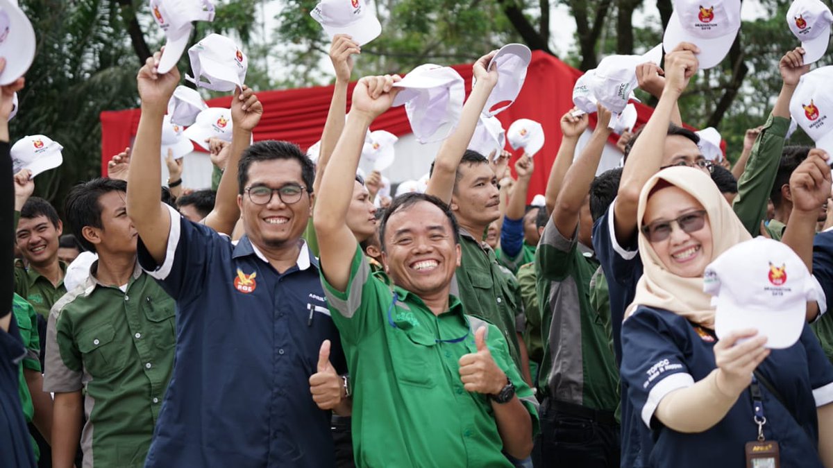 rj_unyu's tweet photo. Tumbuh dan berkembang bersama @RAPP_Official
Terimakasih atas kesempatan luar biasa ini.
#RGEGraduation2019 #TOPICC #wemakeithappen #lifeatapril https://t.co/KJr0Syru6L