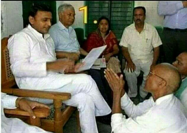 Sumit43969472's tweet photo. आपको इन दोनों में जनता से मिलने

का कौन सा तरीका पसंद आया 🚩 🙏
@narendramodi @myogiadityanath https://t.co/8QSZBIAy8b