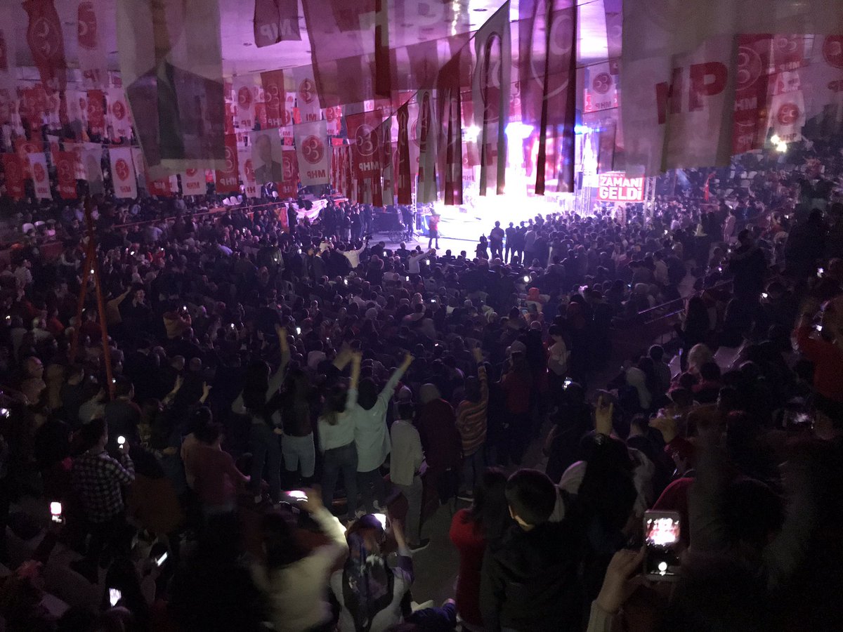 memetermhp's tweet photo. Şahlanıyor Sivas..!
Ülkü Ocaklarımızın Düzenlediği Konserde Ali Kınık ve Alperen Kekilli Binlerce İnsanı Şarkılarıyla Çoşturdu.
Teşekkürler Sivas 
Milliyetçi Hareket Partisi (MHP)
MHP Sivas İl Başkanlığı
#mhp #mhpsivas #ülküocakları #sivas https://t.co/33hW7GQ4uX