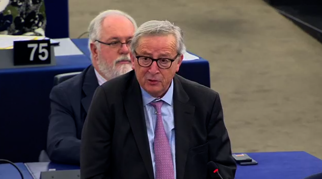 georgvh's tweet image. .@JunckerEU: "Let me tell you a secret. I didn't sleep much last night because of Mrs May." #brexit