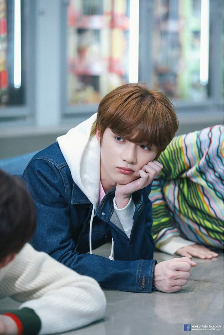 JeonClyde_'s tweet photo. HAPPY BIRTHDAYYY!!!! BAMGYU!!! BEOMGYU!!! UBOMM!!! ANAK AYAMKUUUU ULUHH ULUHH 😚😚😚😻🍰🍰
#HappyBirthdayBeomgyu
#BEOMGYU
#BAMGYU
#UBOM
#TXT
@TXT_members https://t.co/WavfBKnv3x