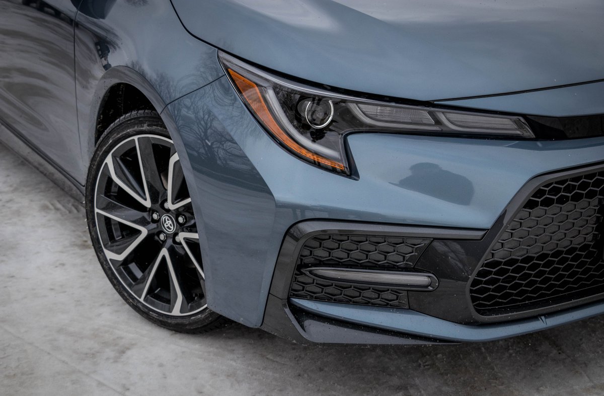 HeritageToyota's tweet photo. 2020 Toyota Corolla has landed at @HeritageToyota!
This redesigned Corolla looks sportier than ever &amp; now has a HYBRID model with anestimated 53/52 MPG city/highway fuel efficiency!
#btv #vt #hybrid #Toyota 
Browse full 2020 Toyota Corolla inventory: https://t.co/CpiwSuefSx https://t.co/yd9Rken5Wm