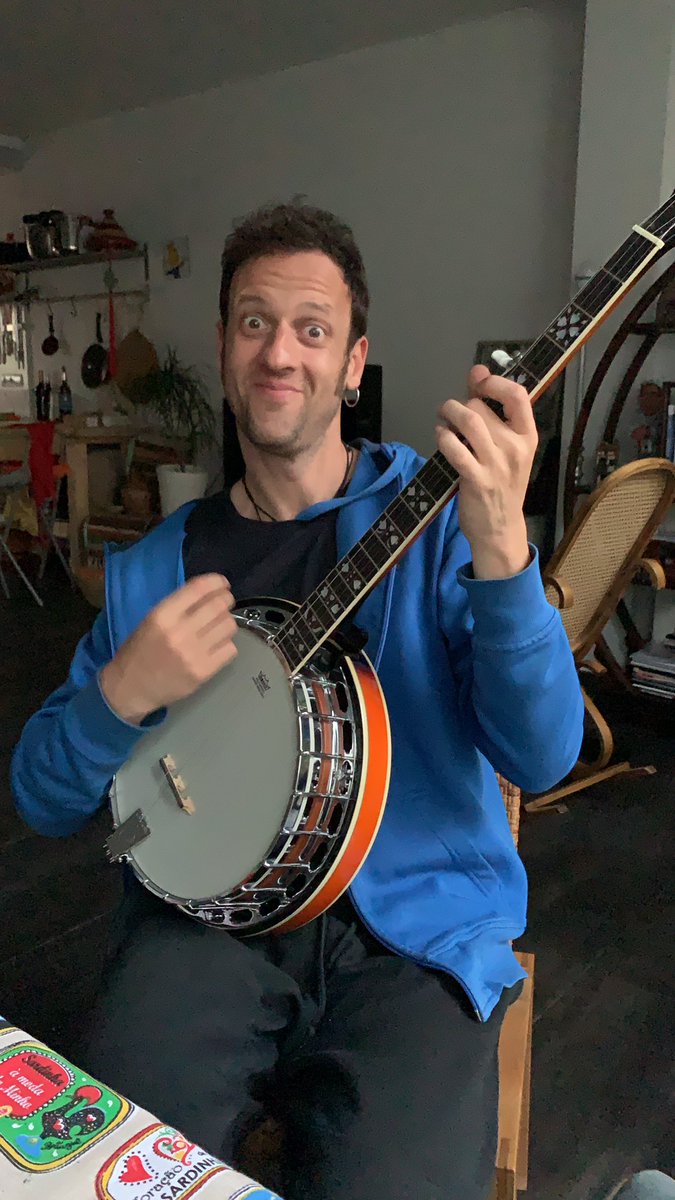 Me tocó un banjo, mal pero lo toco!!