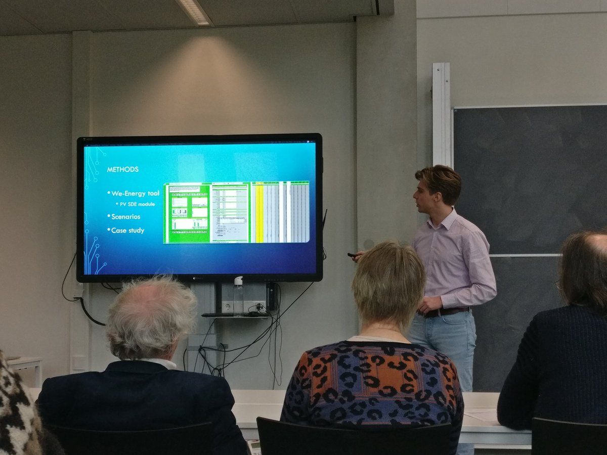 Sàndor Kruse verdedigd zijn master scriptie. Hij keek naar de capaciteit van het elektriciteitsnet in Groningen en hoe je eventueel meer capaciteit vrij kunt maken op het net. Hiervoor gebruikte hij onze We-Energy Tool!