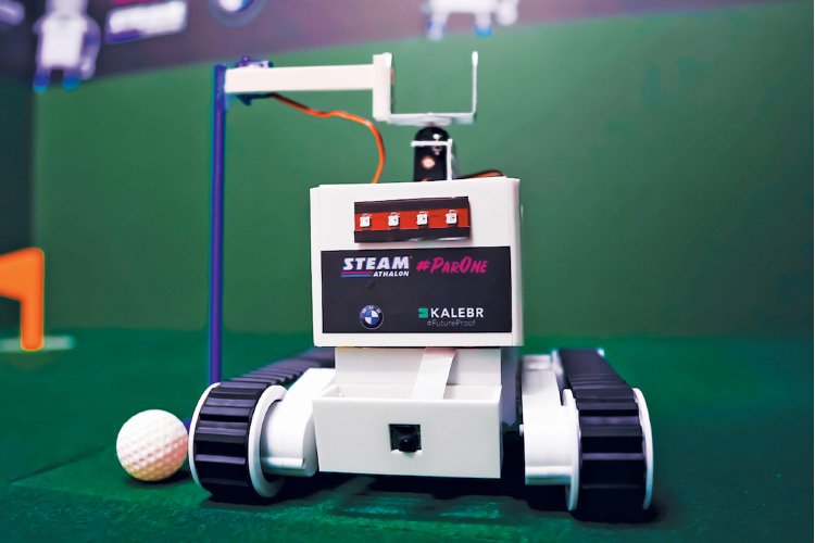 dubainewsgate's tweet photo. The #UAE’s first #AI #GolfBots to hit fairway #Art #BMWMiddleEast #Business #Coding #DNG #Dubai #Dubainewsgate #Engineering #Happiness #Making #Math #PositiveEducation #Robot #Robotics #Robots #Rta #Science #STEAMathalon #Technology https://t.co/1Xw8eJkQFV https://t.co/vFMuNQBgHH