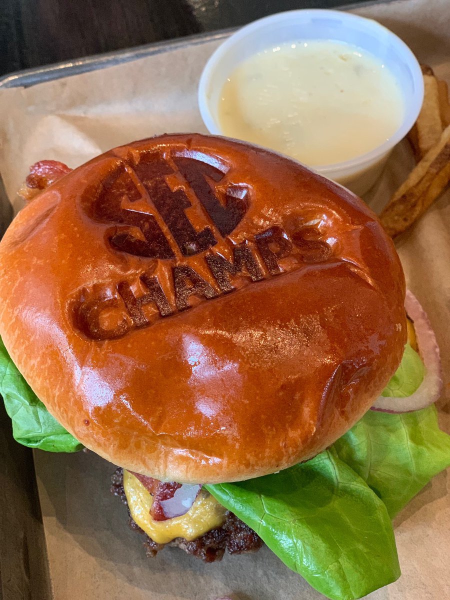 Pretty special hamburger. ⁦<a href="/BulldogBurgerCo/">Bulldog Burger Co</a>⁩