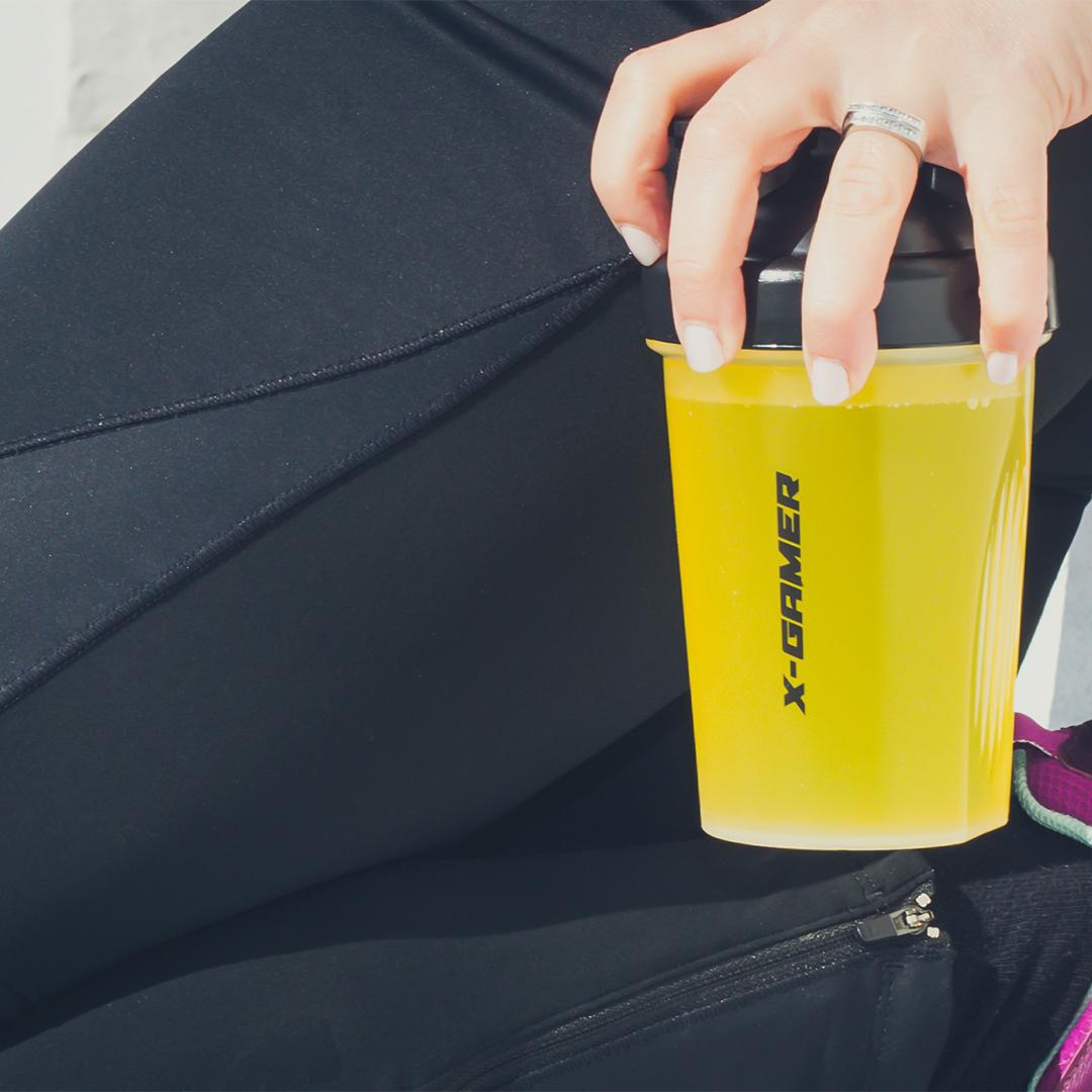 XZero_Energy's tweet photo. Drop the sugarfilled energy drinks & the expensive vitamine waters. We got the solution for you!⚡💛
#LightningJuice #XGamerEnergy #CleanEnergy #POWACRUSH https://t.co/YvAyarNem9