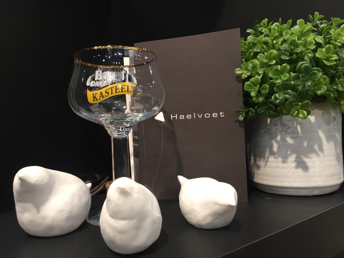 Haelvoet's tweet photo. Groeten uit Nederland! 🇳🇱 Kom Haelvoet vanaf vandaag tot en met donderdag bezoeken op @Zorgtotaal19 in Utrecht (Hal 8, stand B068). We verwelkomen je met een fijne babbel en een Belgisch biertje 🍺 https://t.co/hMCvw5ZTDF