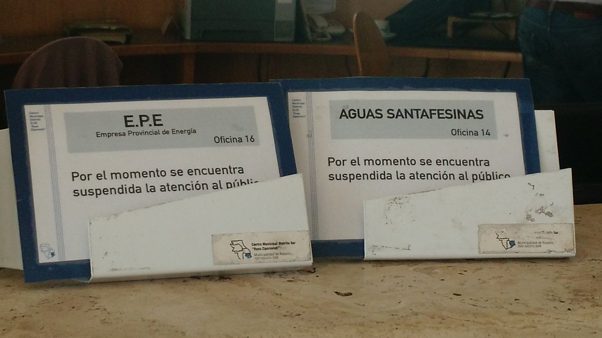 Marcelo_Garay's tweet photo. Colapsó en él distrito sur , aguas santafesinas  y EPE  ABARROTADAS DE GENTE . CUANDO SE VAN A DAR CUENTA Q LAS FACTURAS Q LLEGAN A LOS DOMICILIOS SON IMPAGABLES  @GobSantaFe @municipalidadderosario https://t.co/vGTuWzDMue