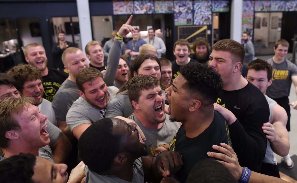 Tristan Wirfs just hit 450x4 in the hang clean...💪🏾 #BreaktheRock