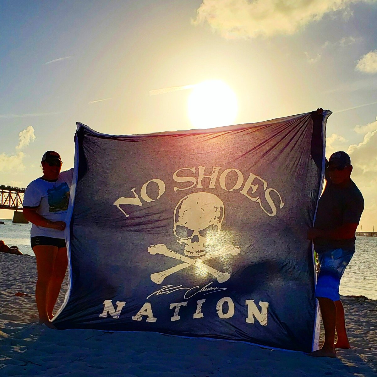 Beach Day in The Florida Keys, representing the #noshoesnation  & @kennychesney #kcpirateflag