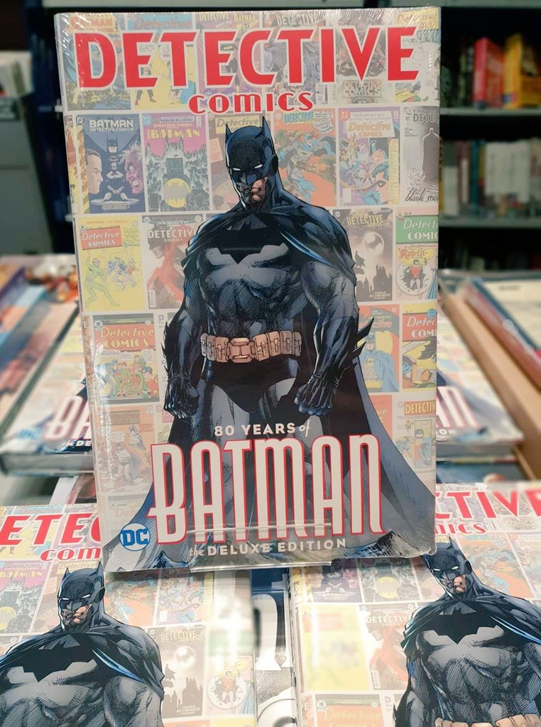 AlbumComics's tweet photo. Demain sera mis en vente le #DetectiveComics 80 years of #Batman, premier pas vers la célébration que sera Detective Comics #1000 (sorti le 27 mars prochain!)
Alors n'hésitez à passer nous rendre visite pour vous procurer la version deluxe! #DC #Batman80years #AlbumComics #Paris https://t.co/N3AXKbeZVC