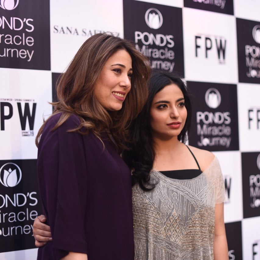 ShowbizAndNewz's tweet image. Sanam Chaudhari and Fatima Zara Malik at Ponds Miracle Journey at celebration happening now at #FPWSS19 #Firststep #MakingMiracles
