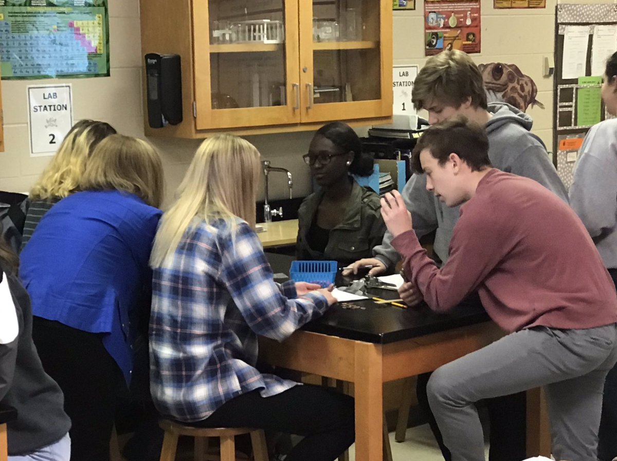 BartBuff's tweet image. Enjoyed sitting in and participating in the simple machines (lever) lab in Ms. Proffitt’s class this morning! Learning by doing. 😁 #yeahscience