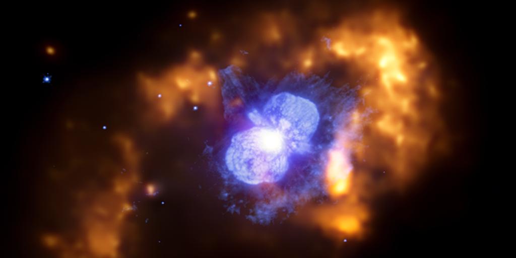chandraxray's tweet photo. Eta Carinae is an intriguing double star system located a mere 7,500 light years from Earth! A previous eruption ejected a huge amount of material into #space forming the Homunculus Nebula — 2 giant lobes of hot gas that continue to expand at over 2 million kilometers per hour! https://t.co/9luI2lAesY